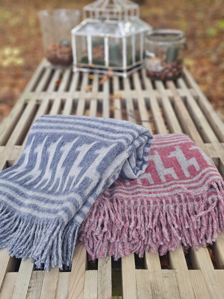 Plaid, "Llama"